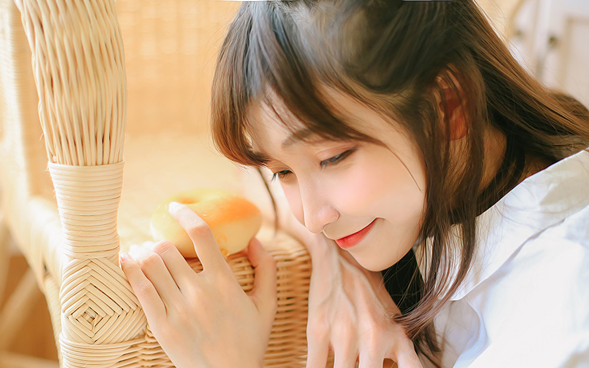 可爱甜美少女写真图片桌面壁纸
