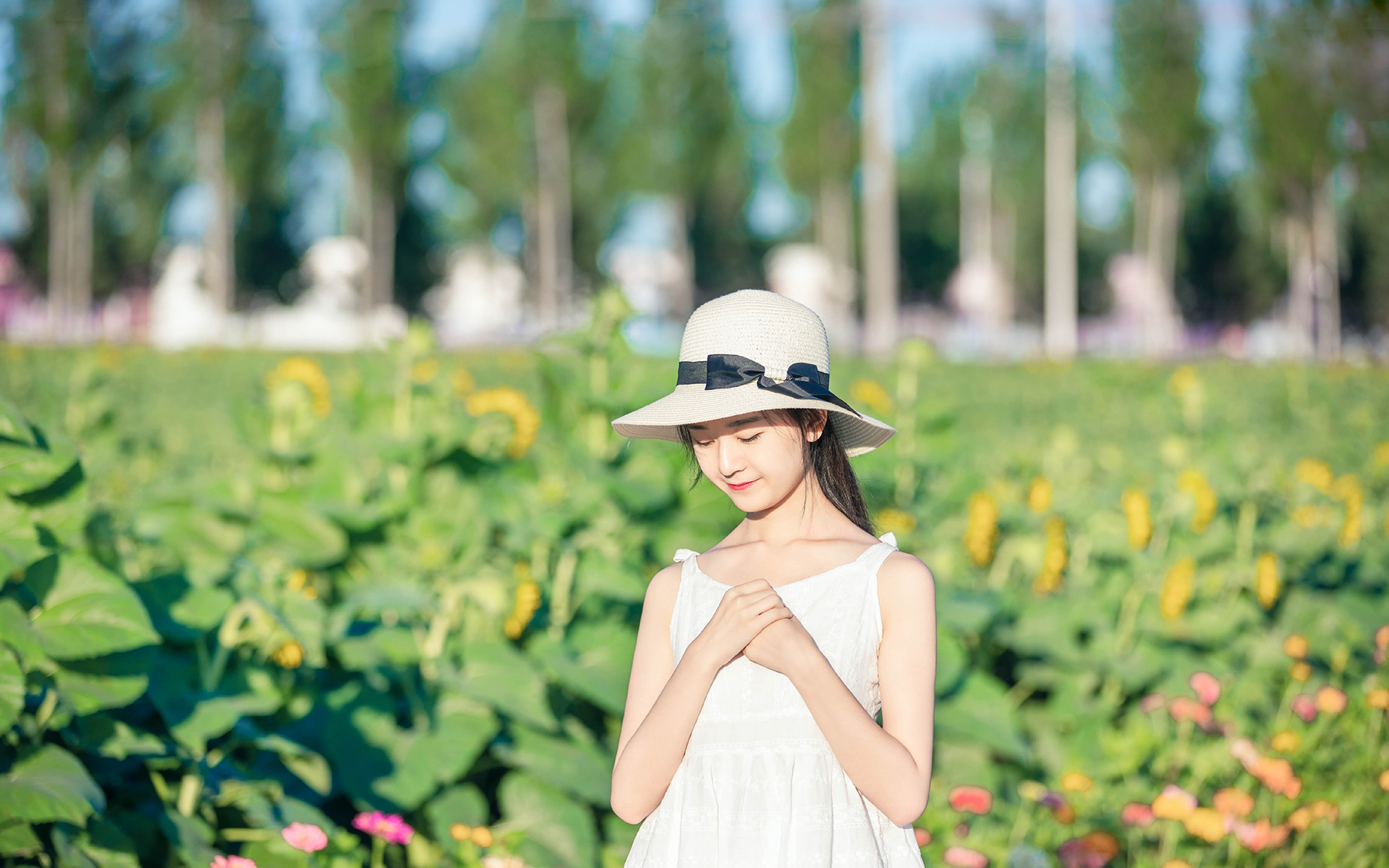 日系美女清纯街拍高清桌面壁纸