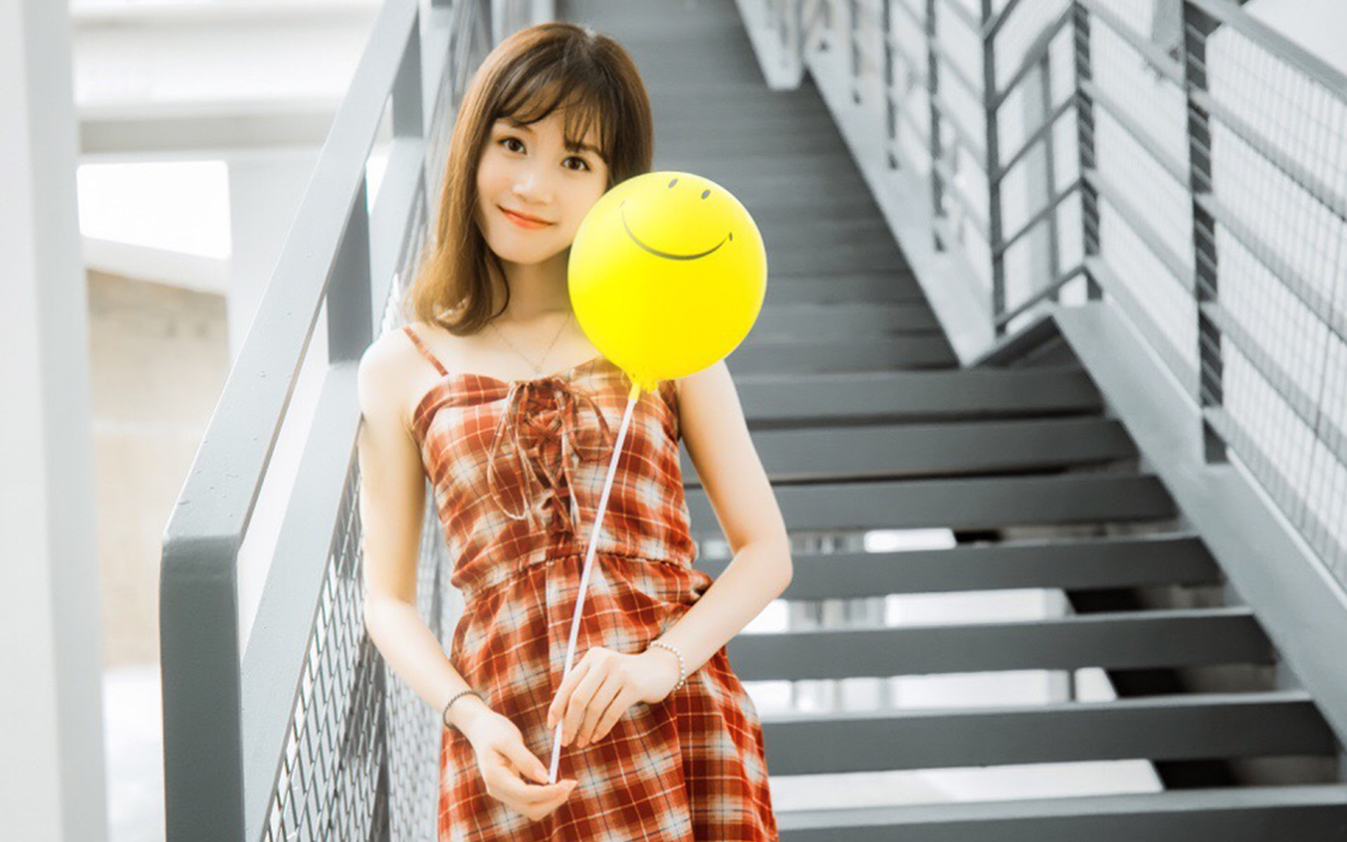 元气清纯少女唯美高清桌面壁纸