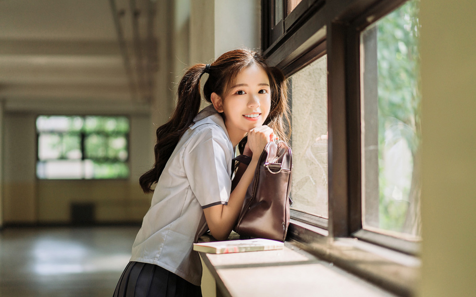 可爱美少女学生制服写真图片壁纸