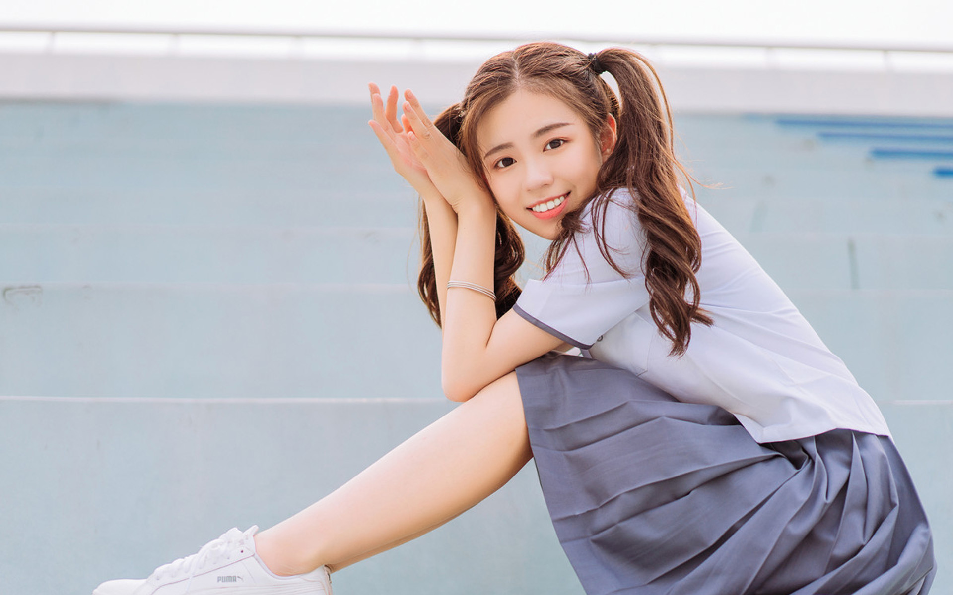 可爱美少女学生制服写真图片壁纸