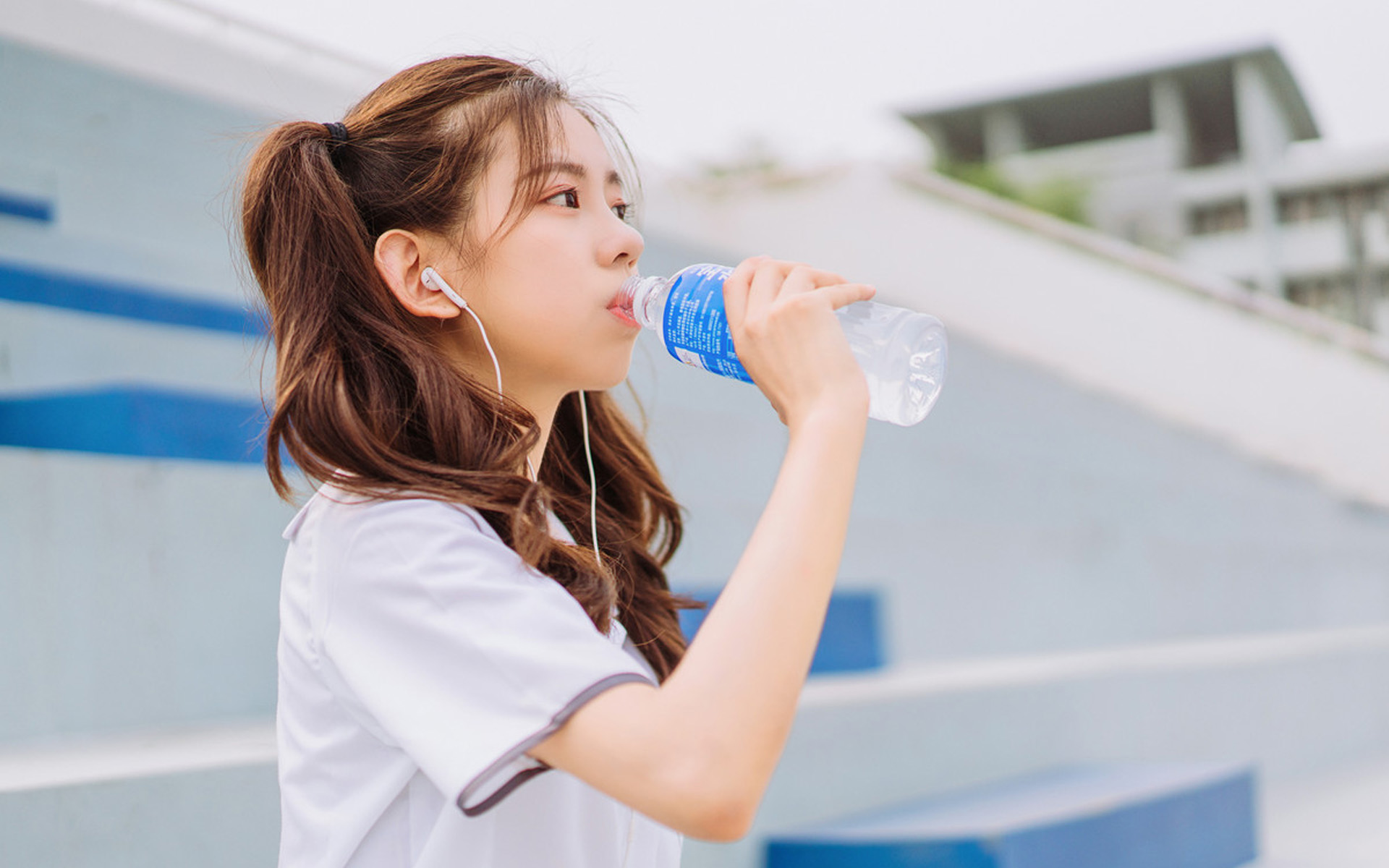 可爱美少女学生制服写真图片壁纸