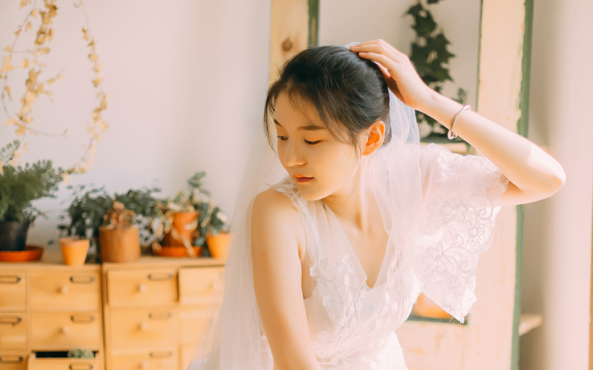唯美清纯纱裙美女高清桌面壁纸