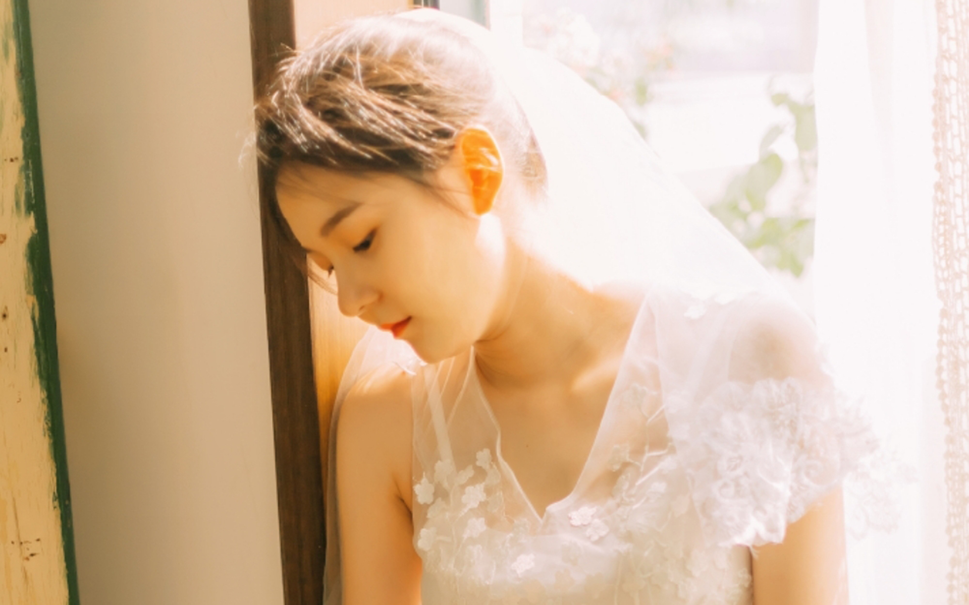 唯美清纯纱裙美女高清桌面壁纸