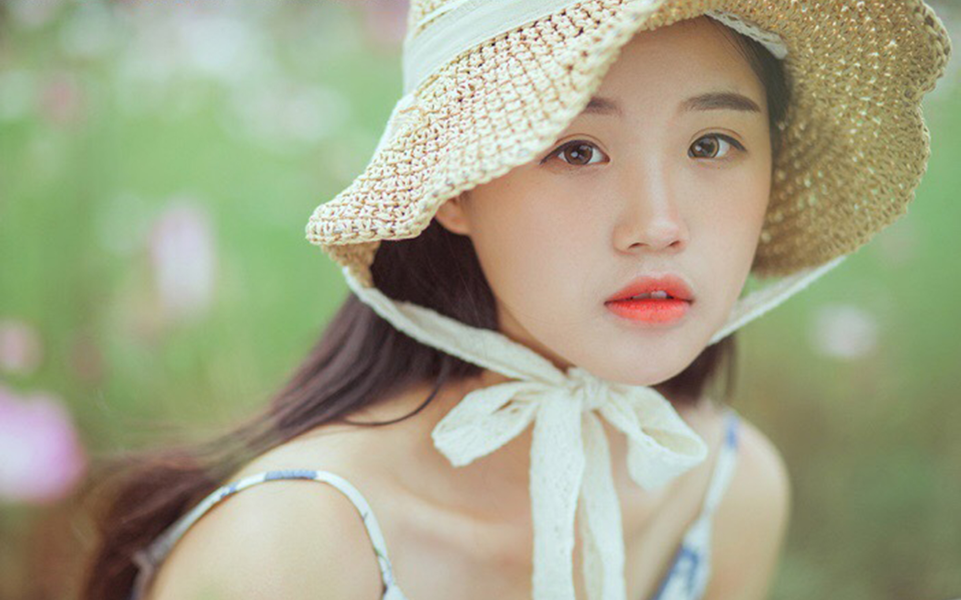 文艺清纯草帽美女高清桌面壁纸