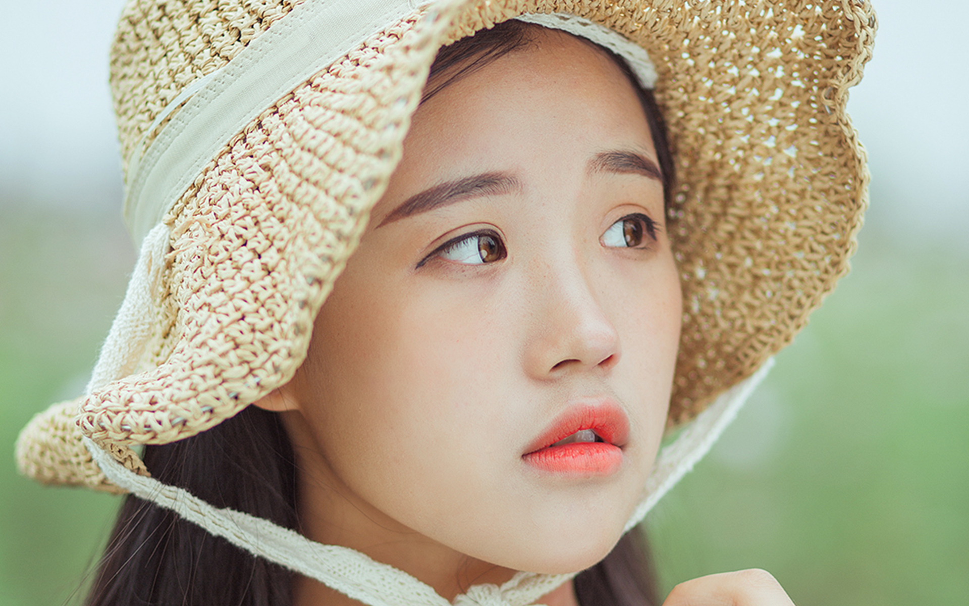 文艺清纯草帽美女高清桌面壁纸