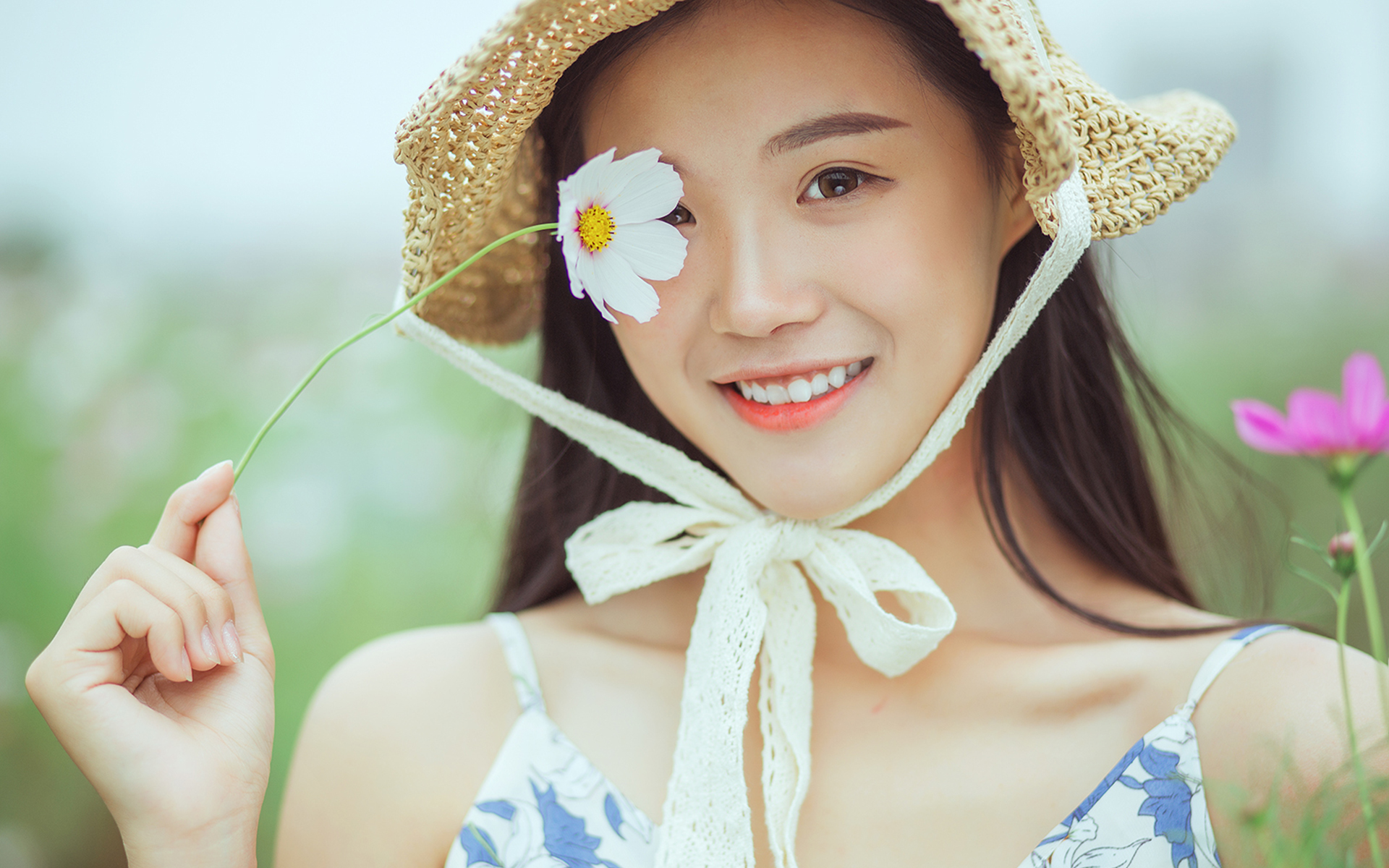 文艺清纯草帽美女高清桌面壁纸