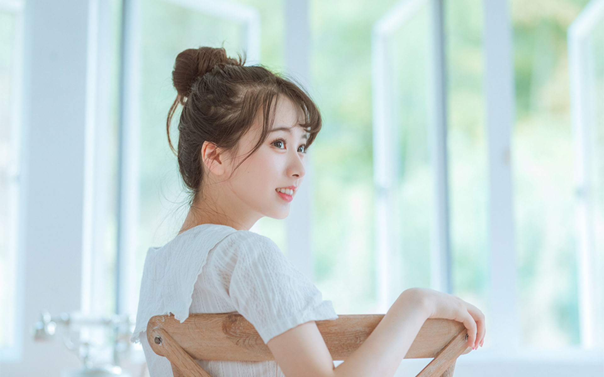 甜美清纯美女养眼高清桌面壁纸