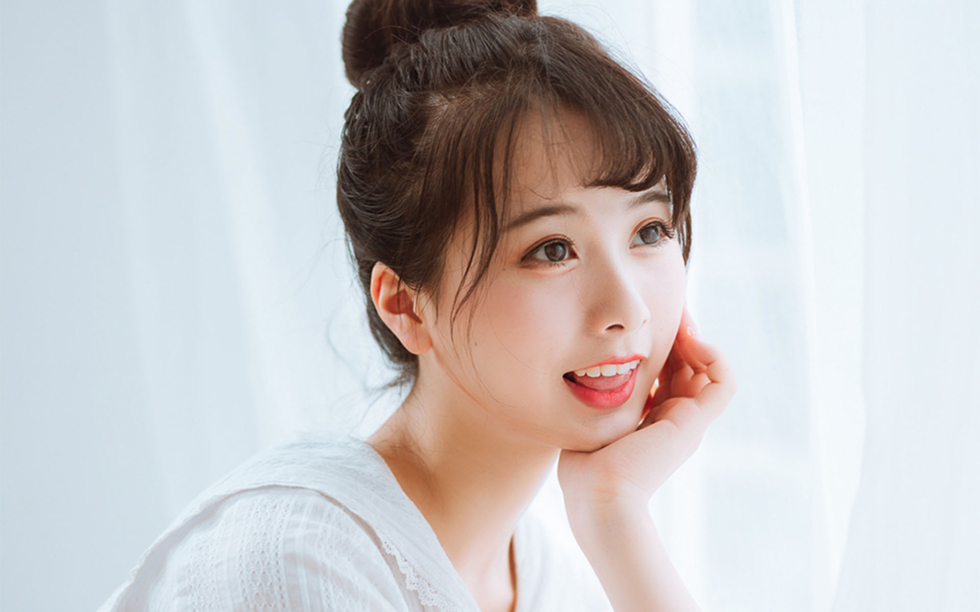 甜美清纯美女养眼高清桌面壁纸