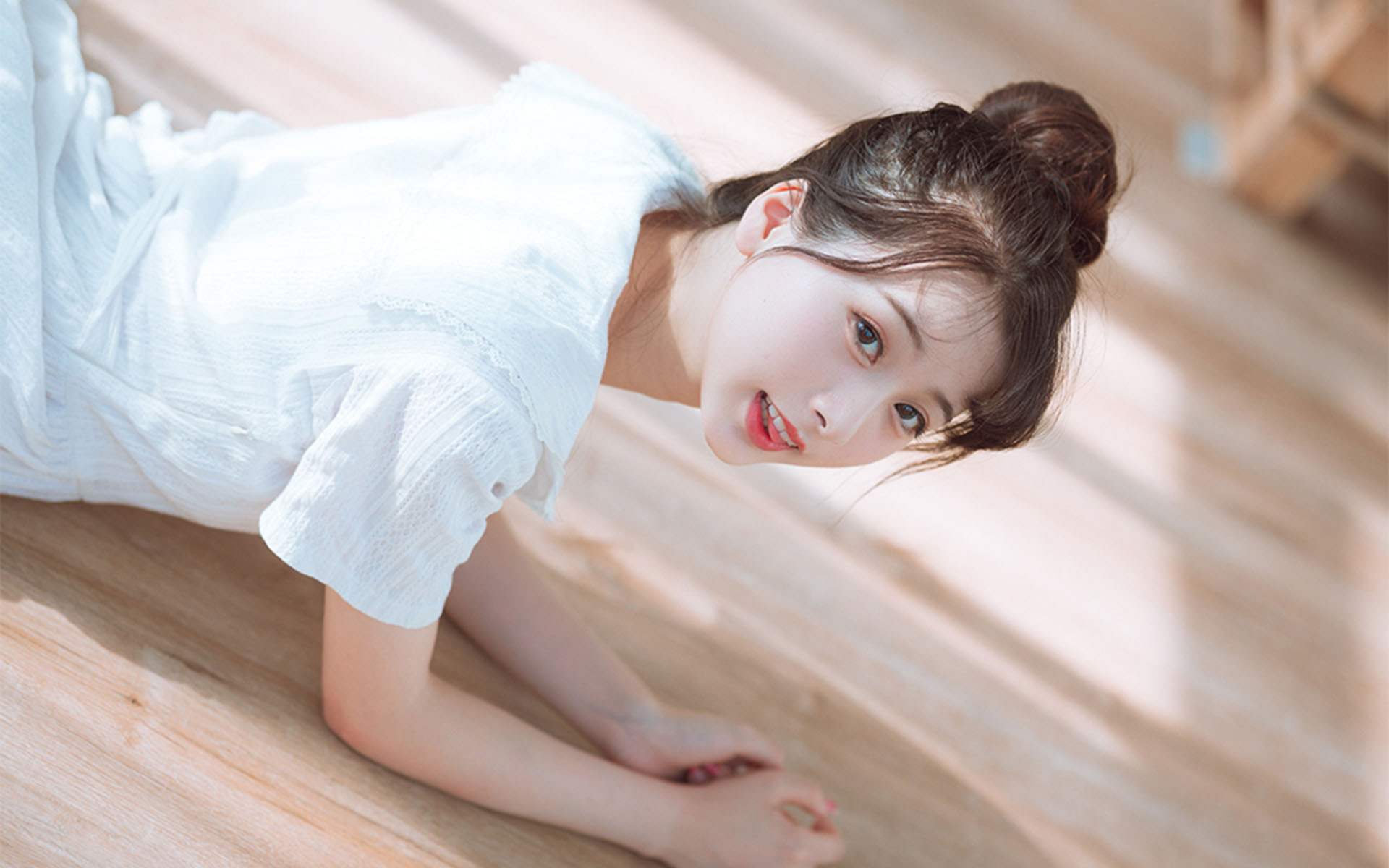 甜美清纯美女养眼高清桌面壁纸