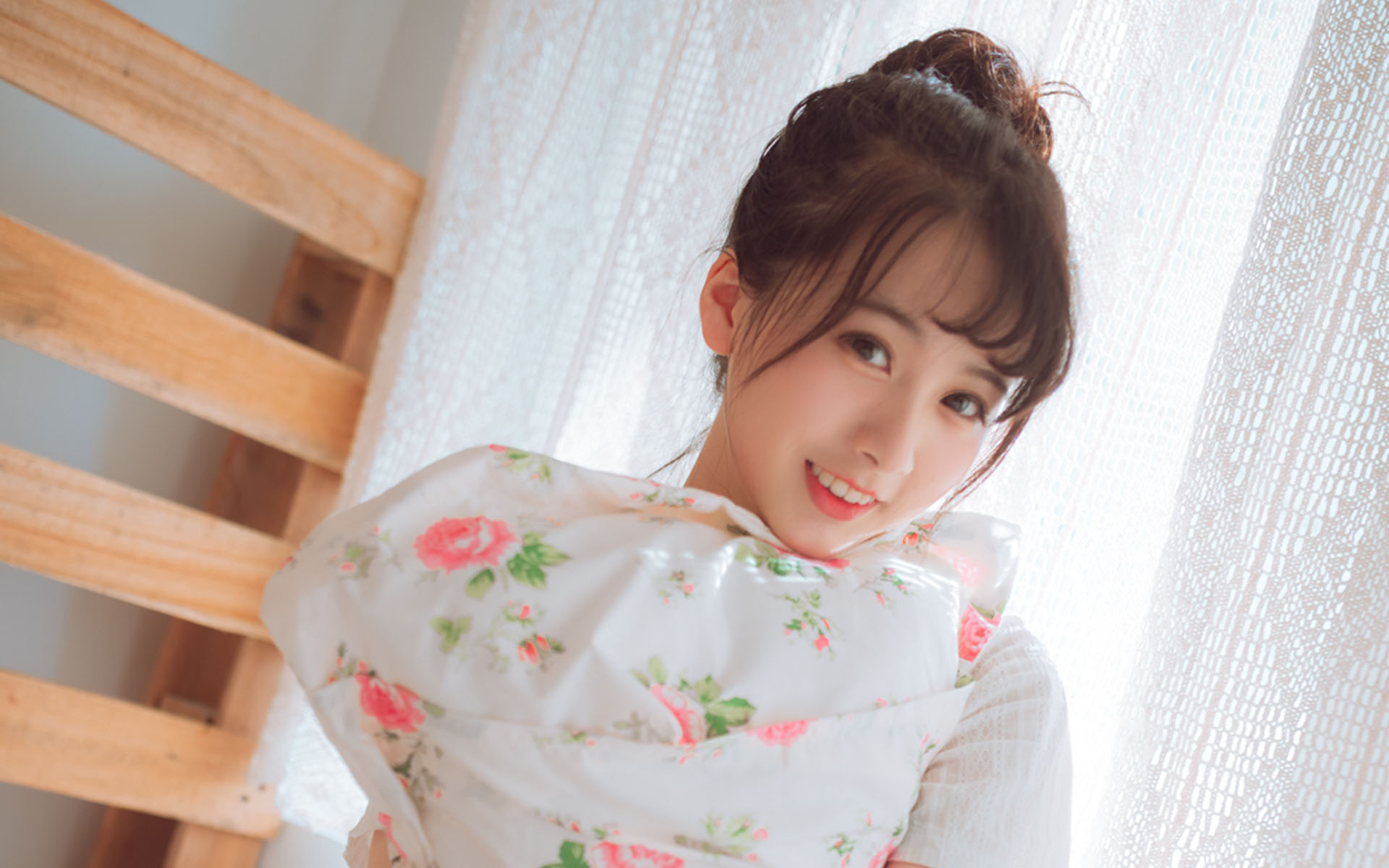 甜美清纯美女养眼高清桌面壁纸