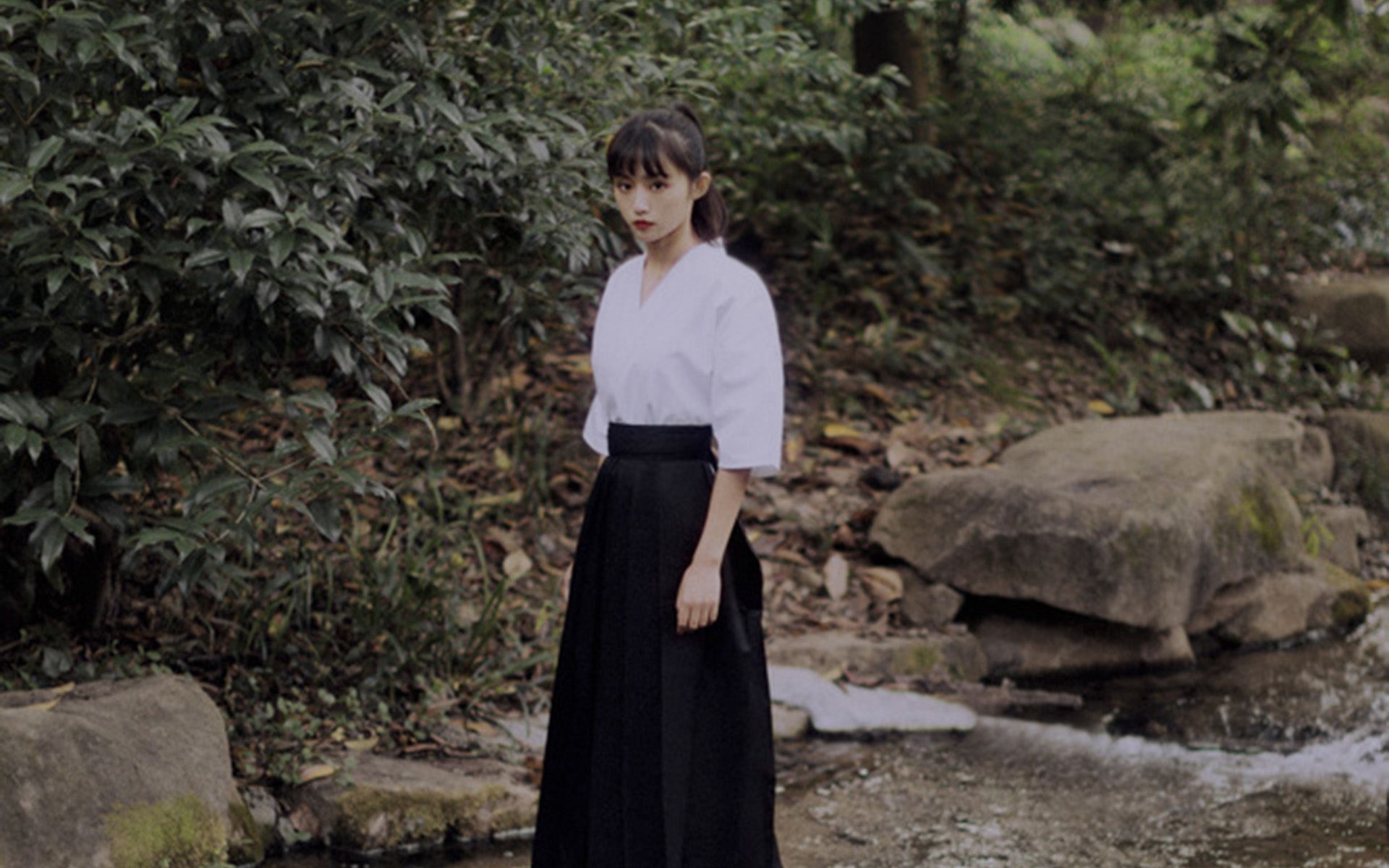 日系弓道少女唯美高清桌面壁纸
