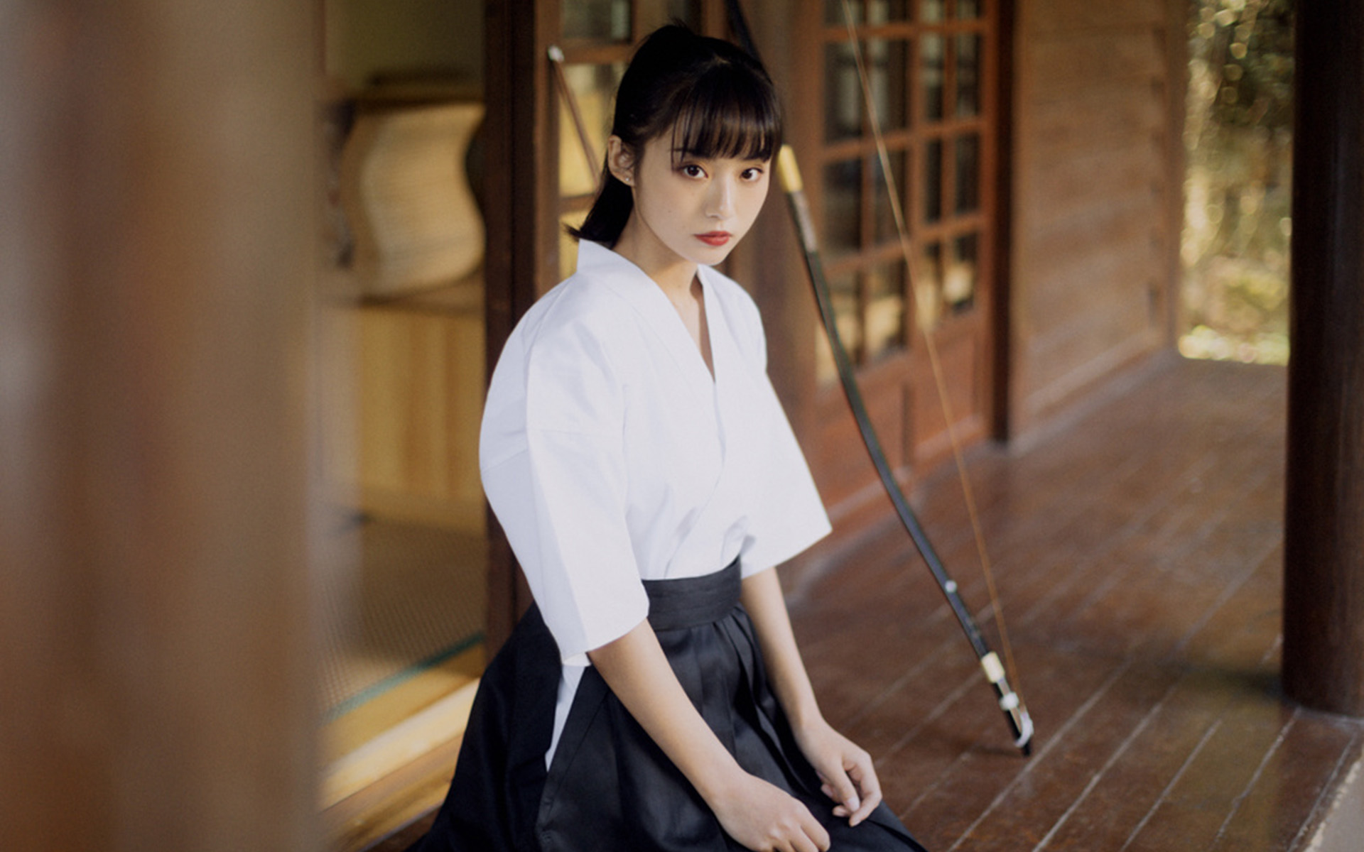 日系弓道少女唯美高清桌面壁纸