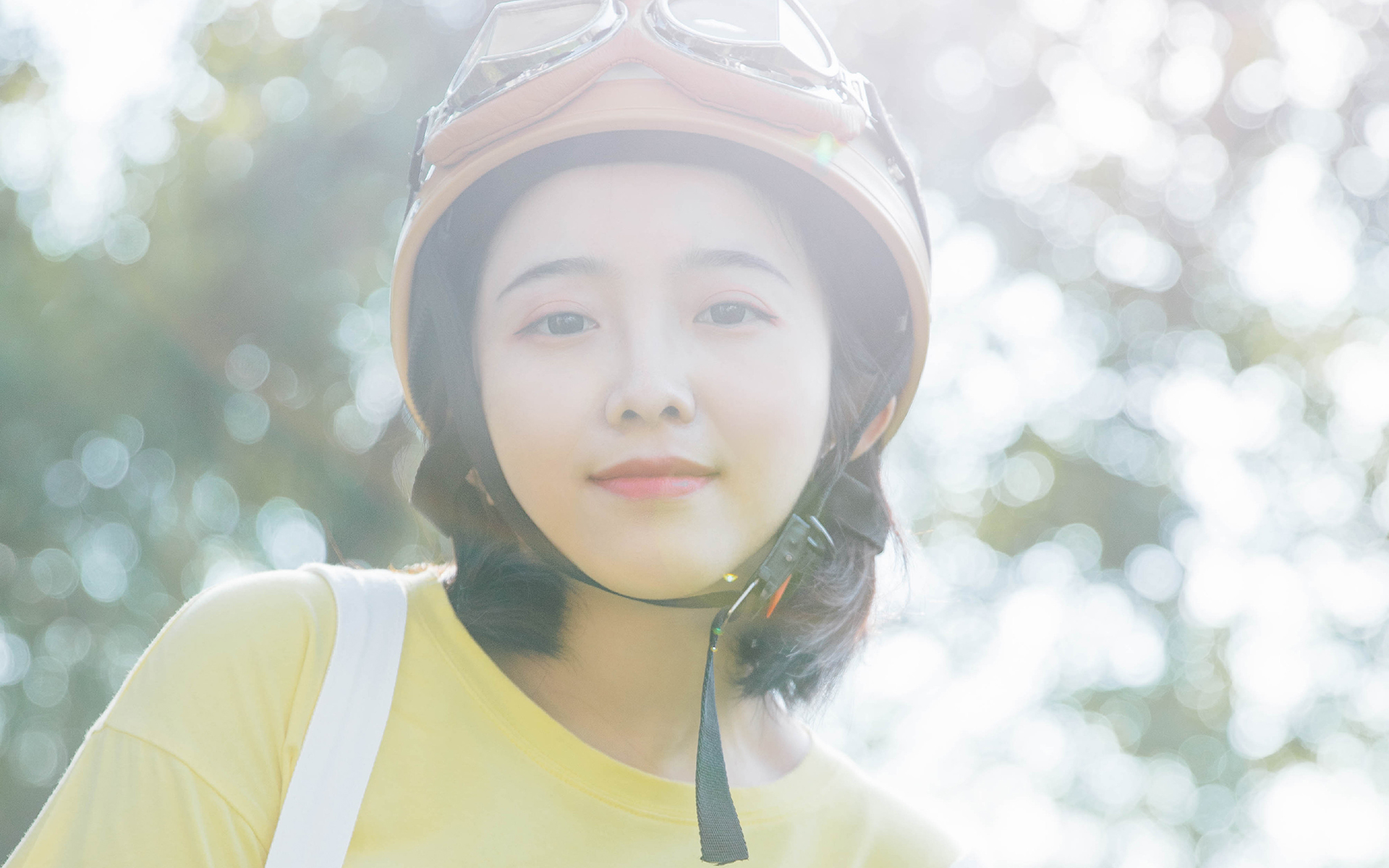 清纯短发美女高清桌面壁纸