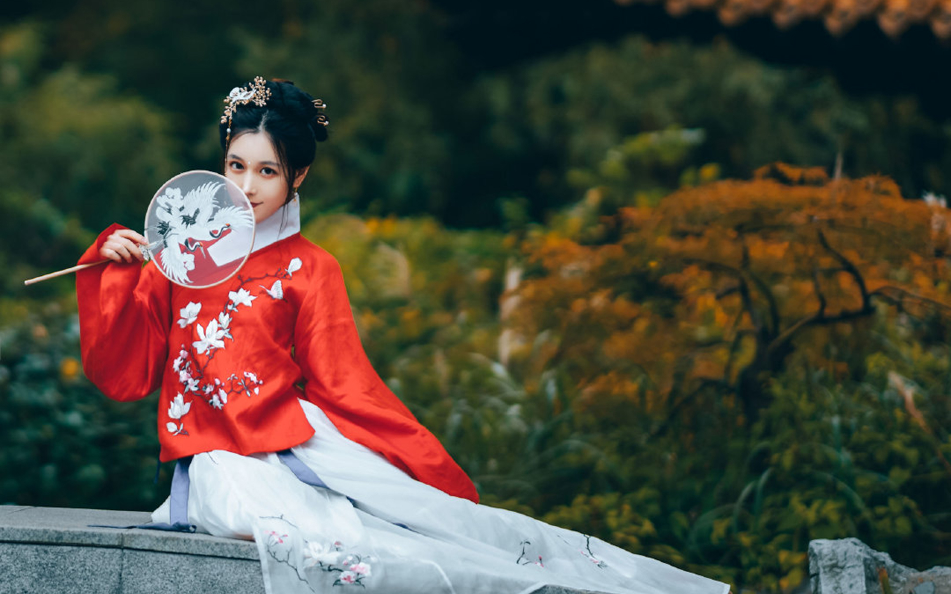俏皮甜美古装美女高清桌面壁纸