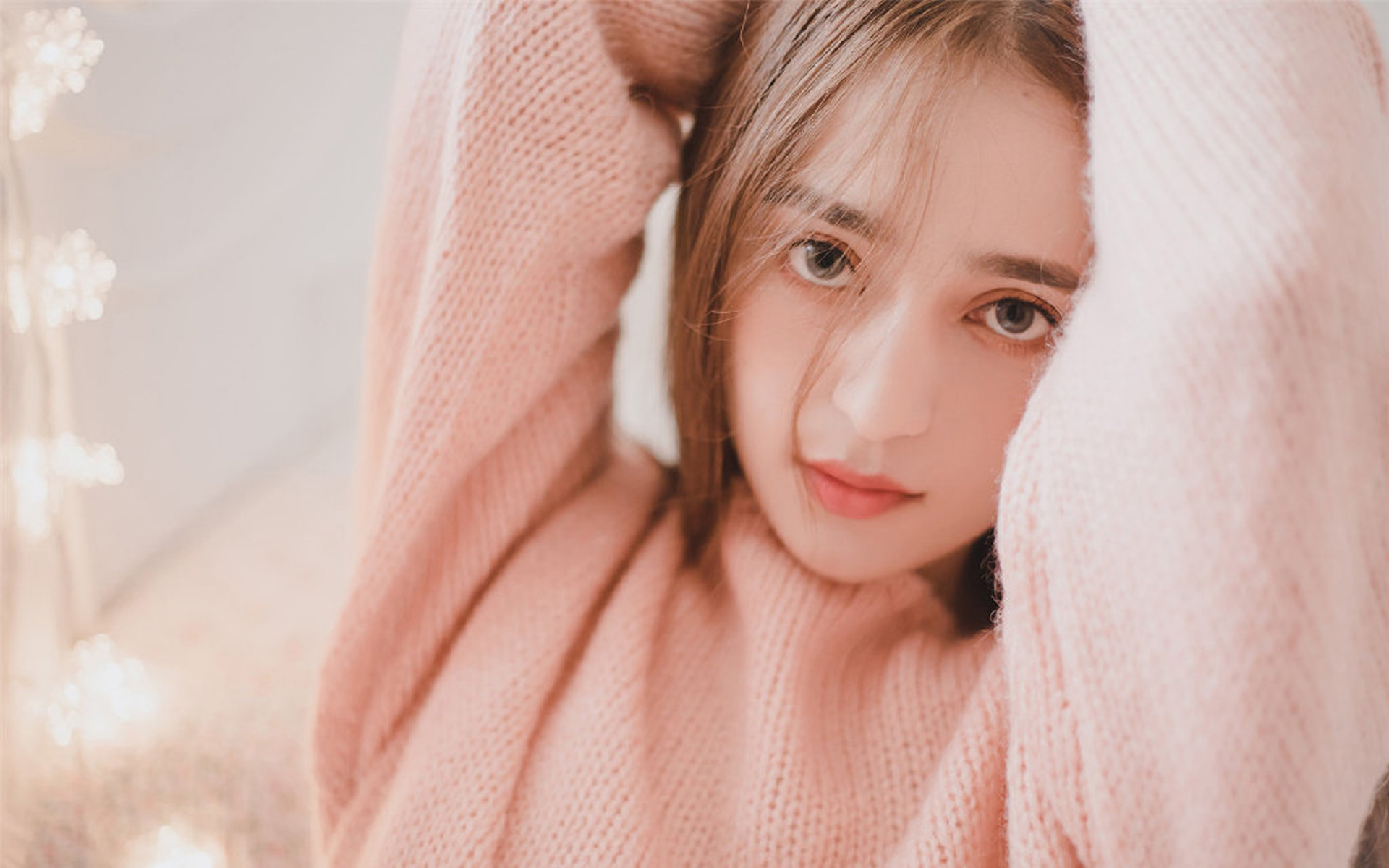 白皙娇嫩美女写真图片桌面壁纸