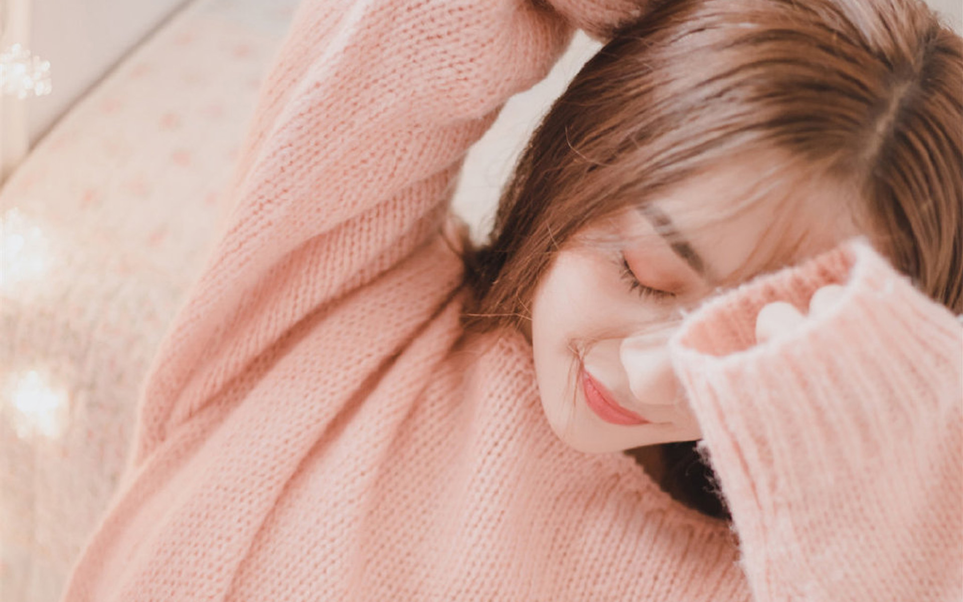 白皙娇嫩美女写真图片桌面壁纸