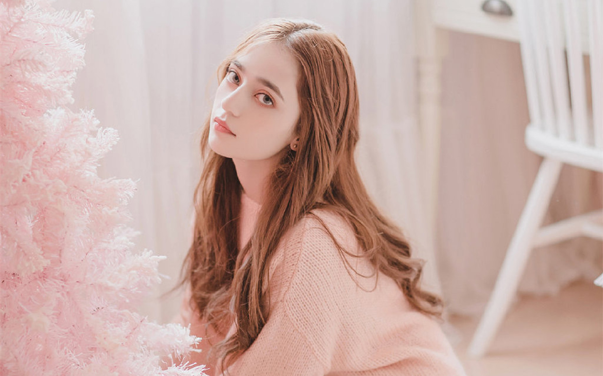 白皙娇嫩美女写真图片桌面壁纸