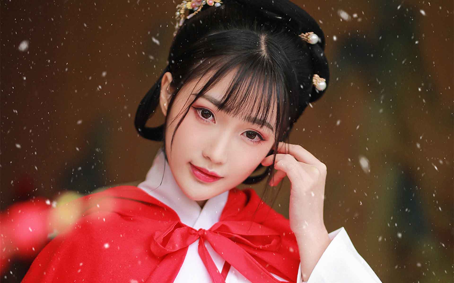 古装美女雪中意境高清桌面壁纸