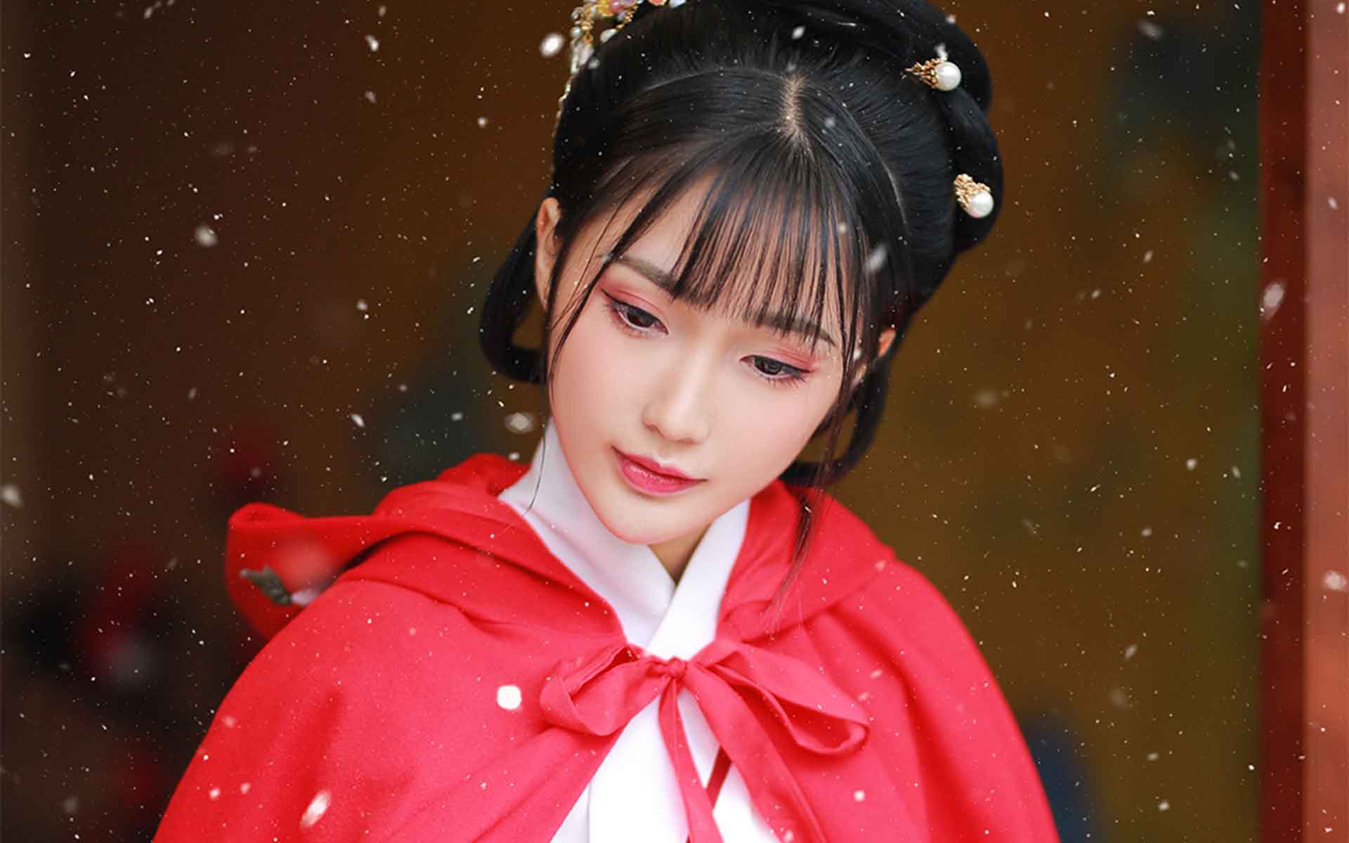 古装美女雪中意境高清桌面壁纸