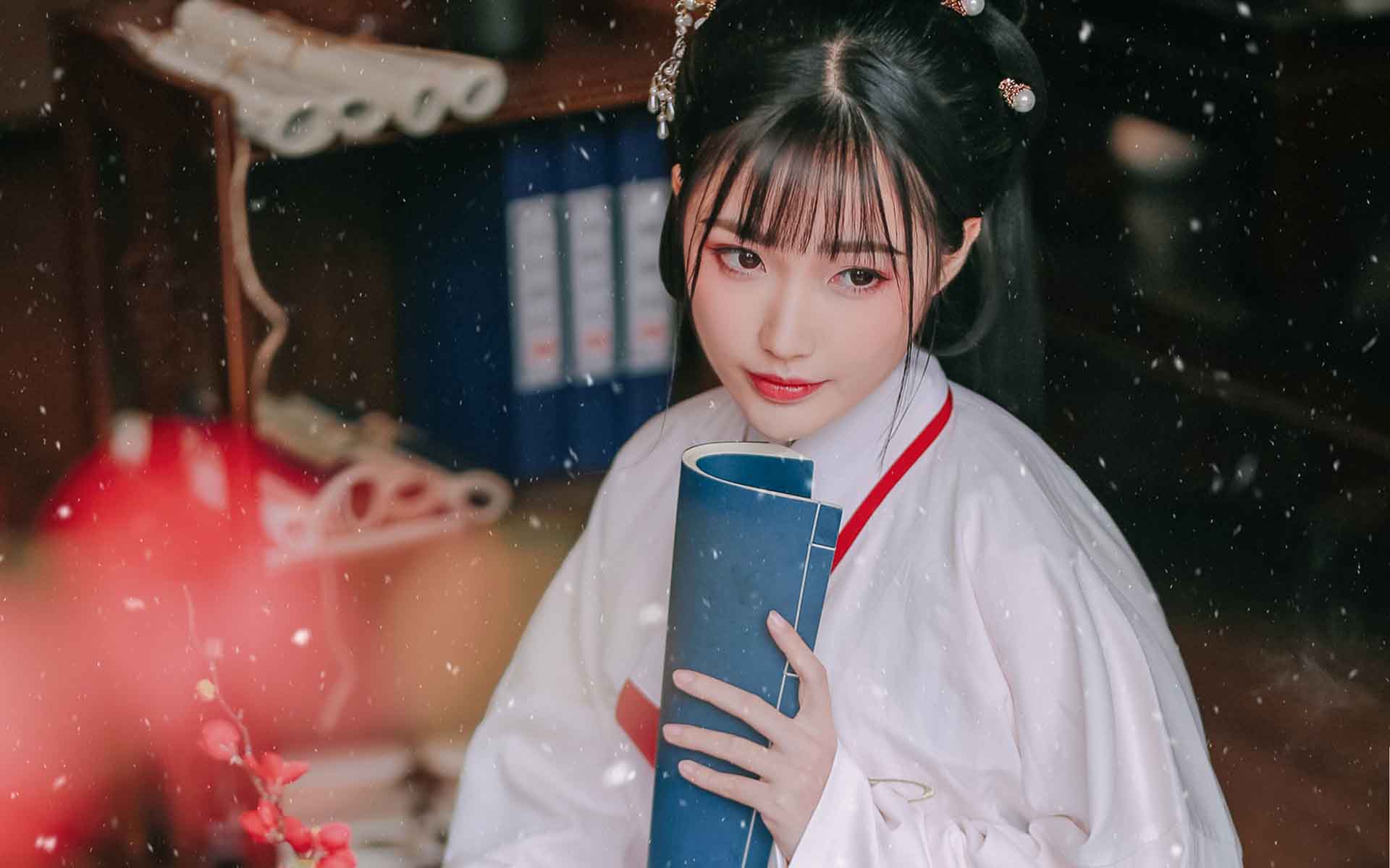 古装美女雪中意境高清桌面壁纸