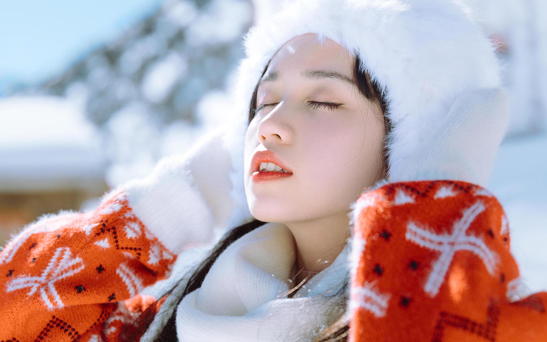 俏丽可爱美女雪中高清桌面壁纸