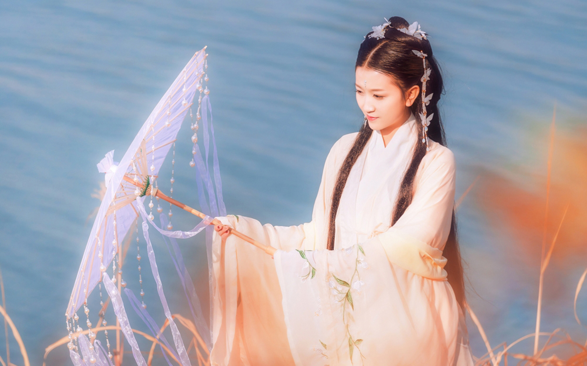 明眸皓齿的古装美女高清桌面壁纸
