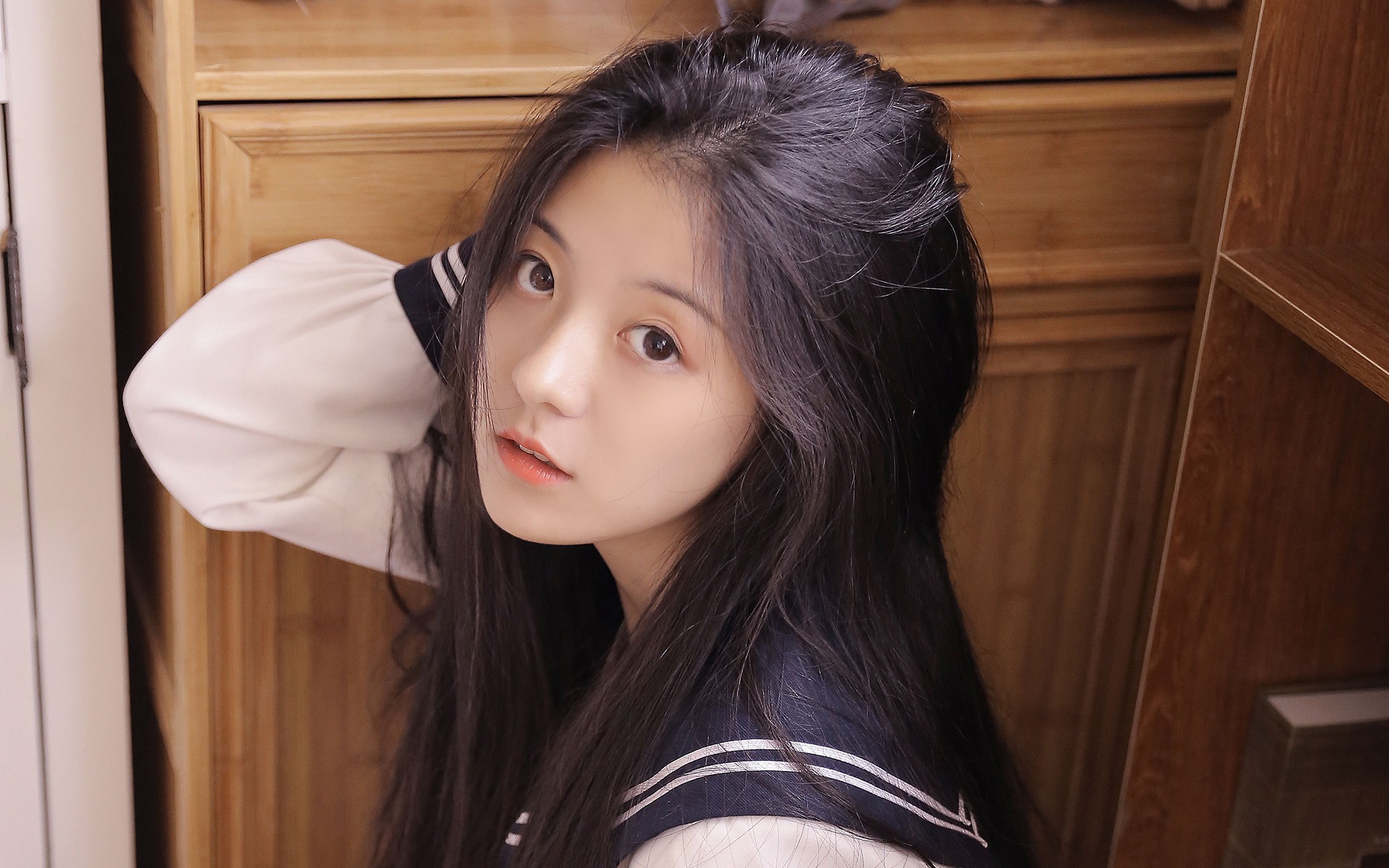 清纯可爱制服美女高清桌面壁纸