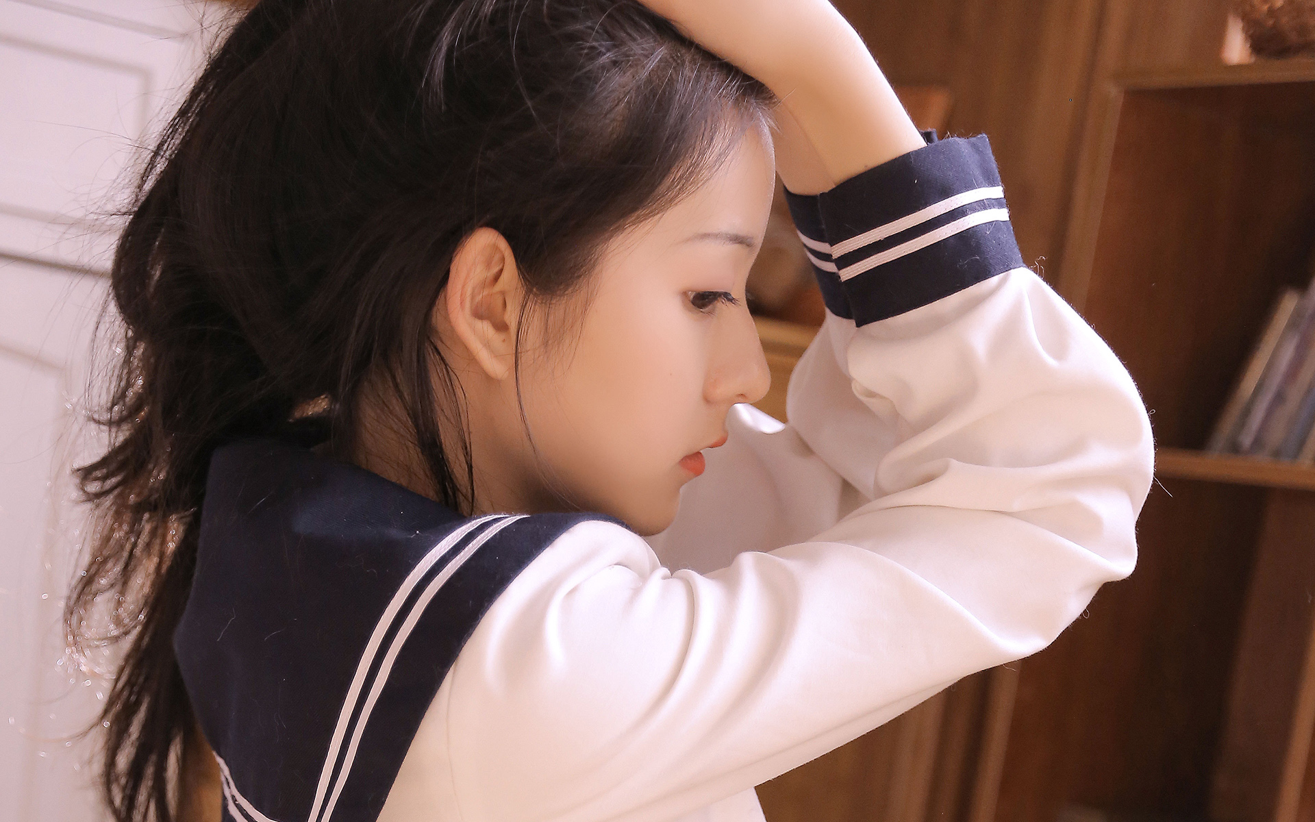 清纯可爱制服美女高清桌面壁纸