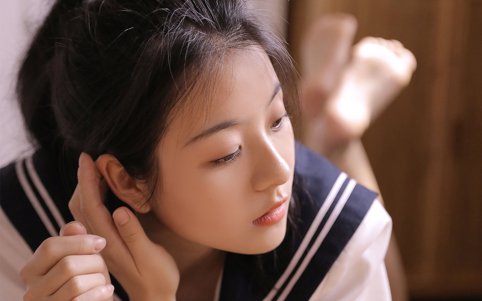 清纯可爱制服美女高清桌面壁纸