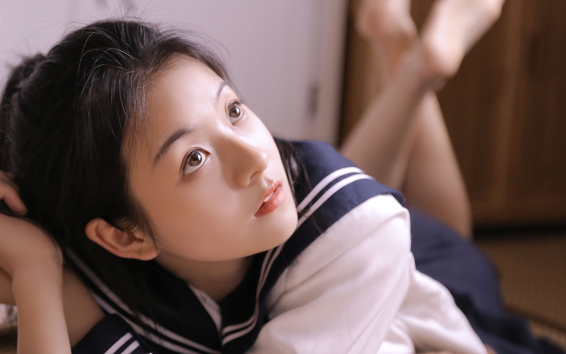清纯可爱制服美女高清桌面壁纸