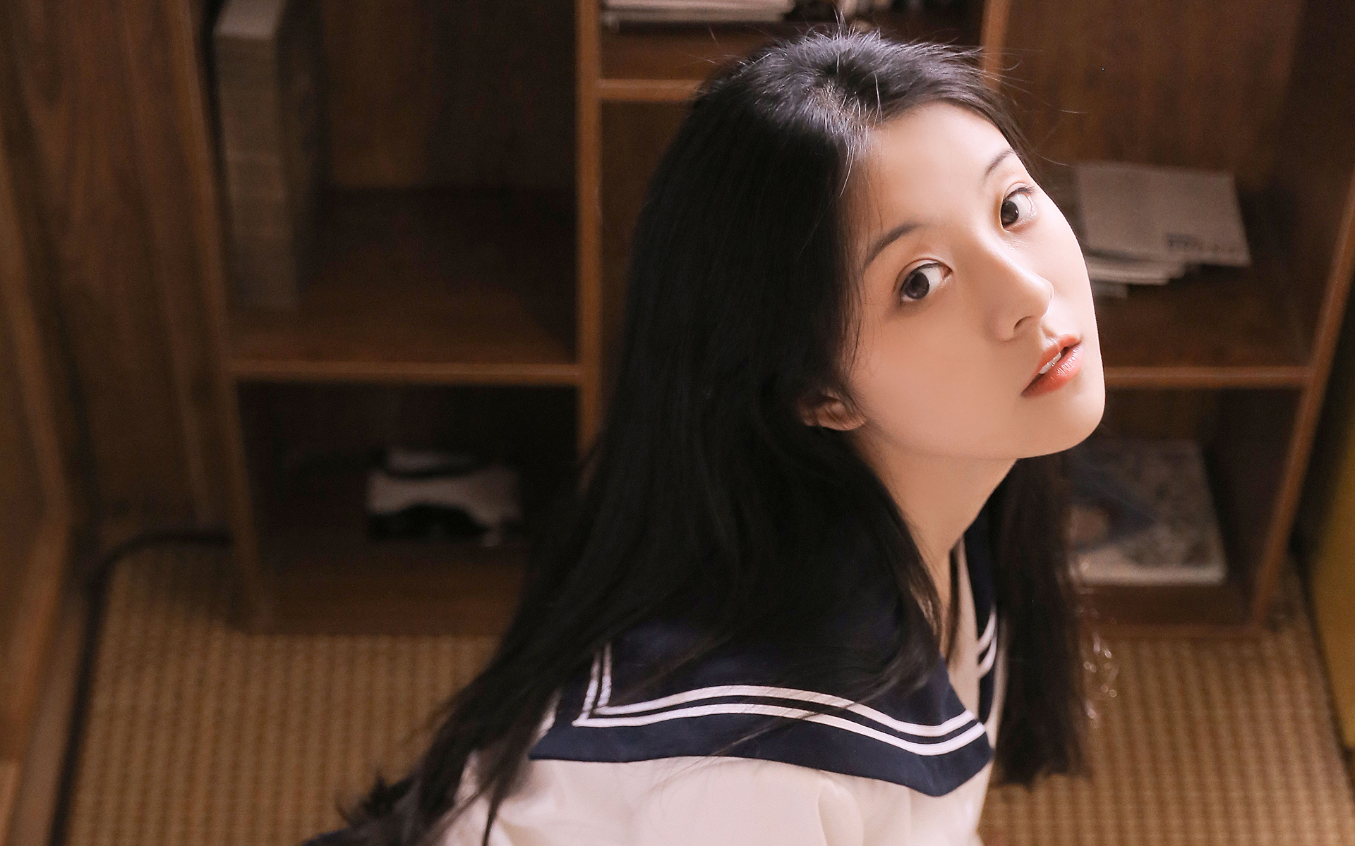 清纯可爱制服美女高清桌面壁纸