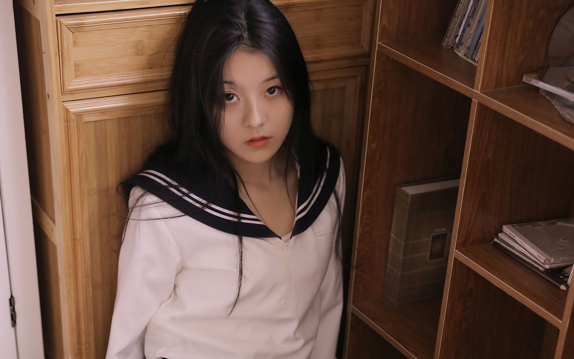 清纯可爱制服美女高清桌面壁纸
