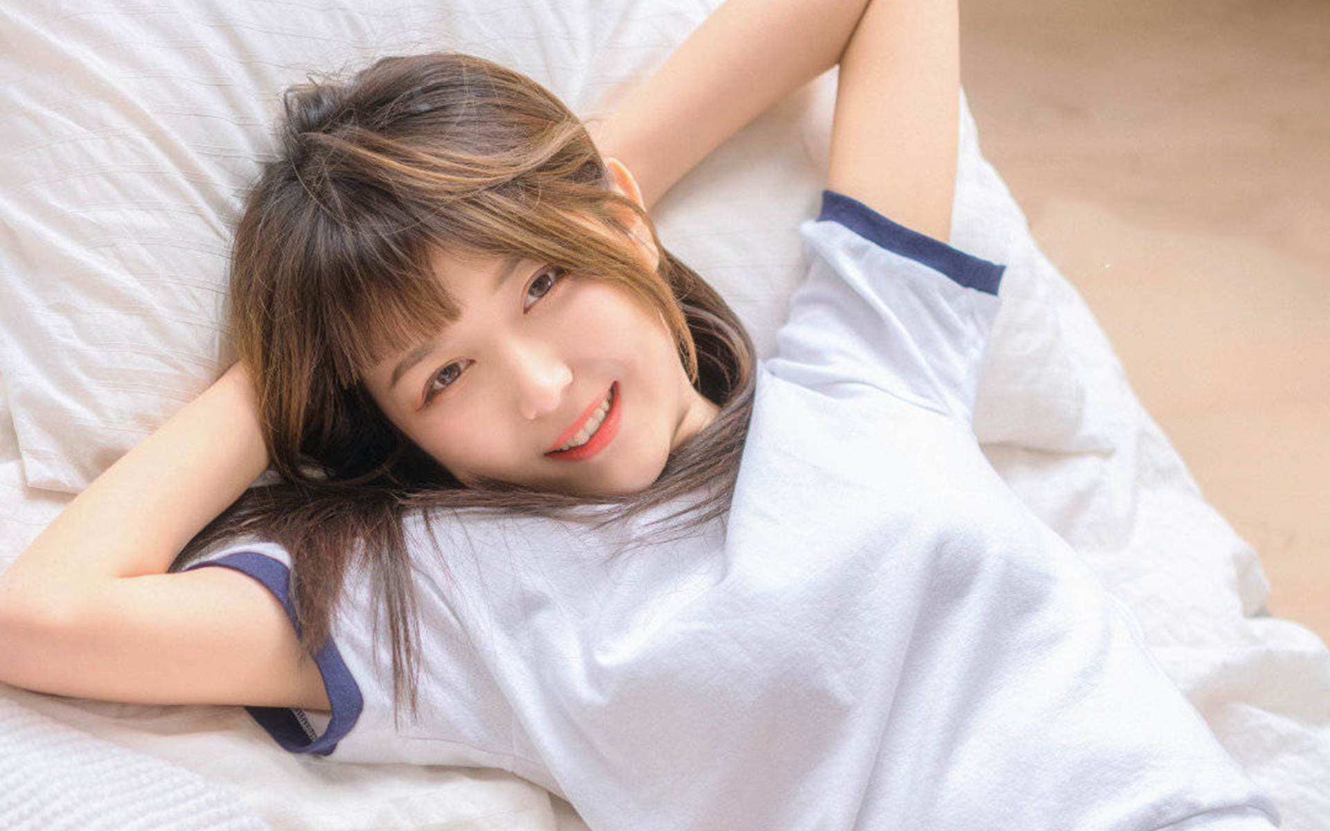 甜美可爱少女唯美高清桌面壁纸