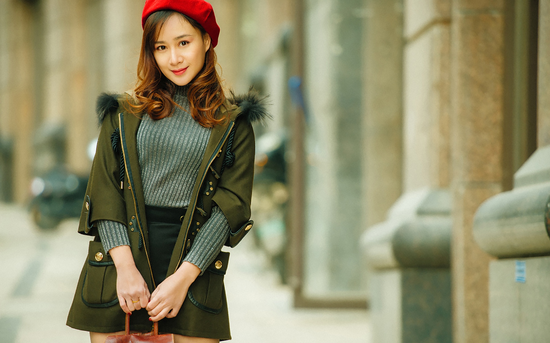 清新治愈系美女街拍桌面壁纸