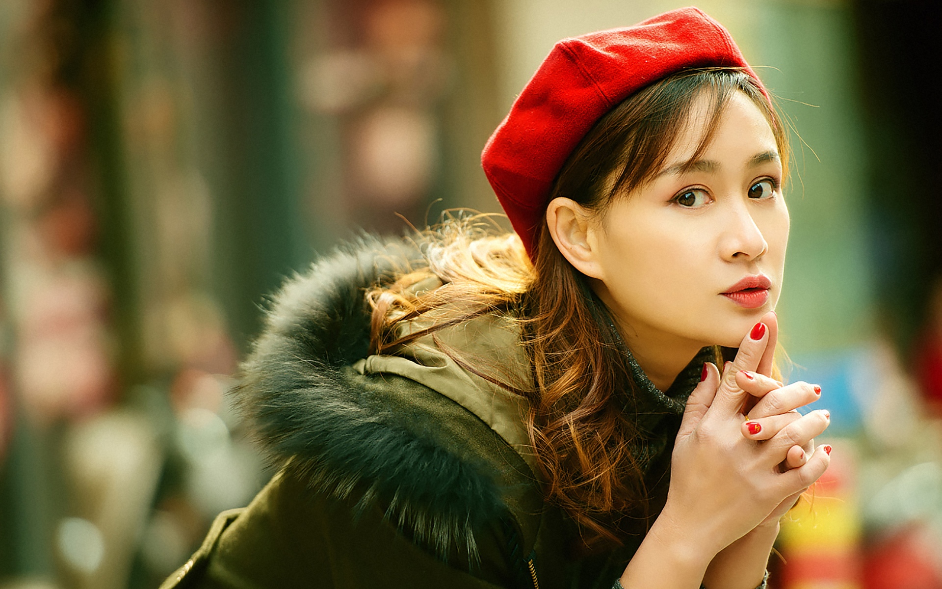 清新治愈系美女街拍桌面壁纸