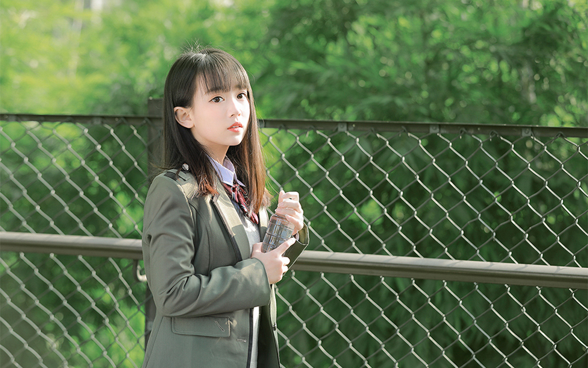清新甜美校服少女写真桌面壁纸