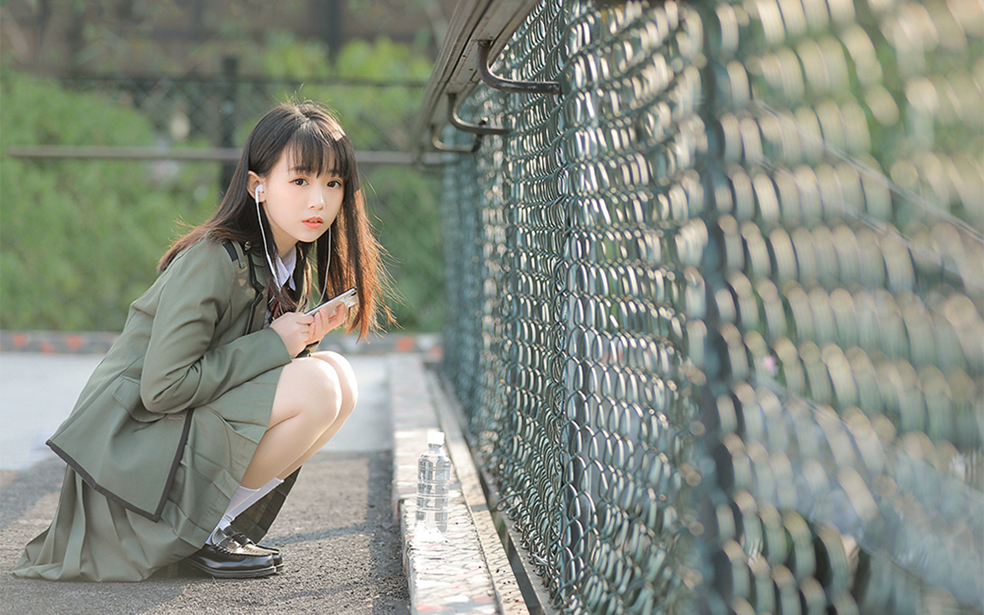 清新甜美校服少女写真桌面壁纸