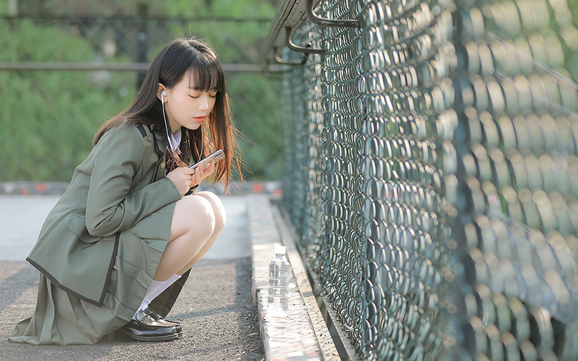 清新甜美校服少女写真桌面壁纸